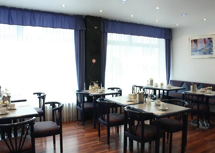 Admiral Am Zoo Hotel