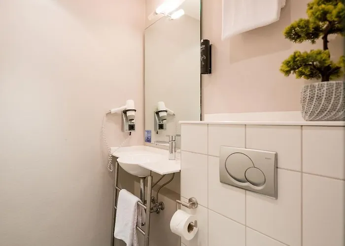 Admiral Am Zoo Hotel