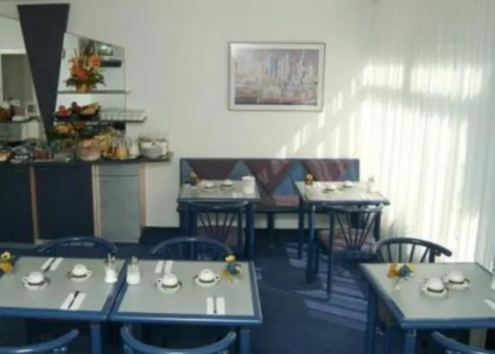 Admiral Am Zoo Hotel